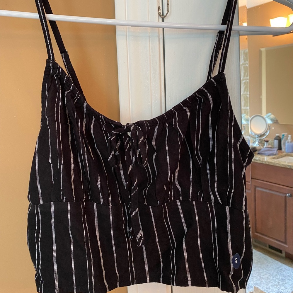 Women’s adjustable fitted tank top